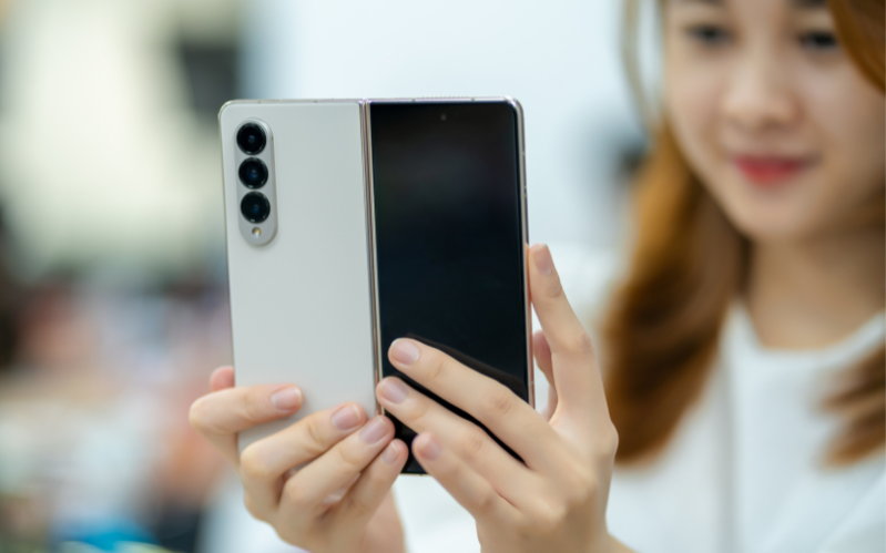 Cụm camera của Samsung Galaxy Z Fold4 vs. Samsung Galaxy Z Fold2