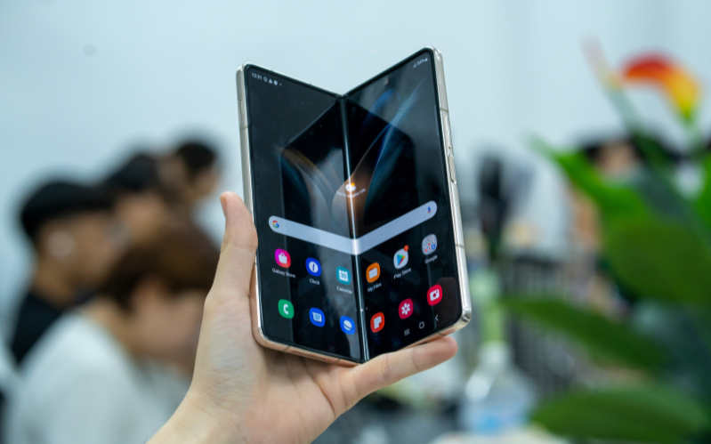 Chất lượng màn hình của Samsung Galaxy Z Fold4 vs. Samsung Galaxy Z Fold2