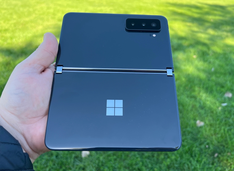 Surface Duo 2 là điện thoại kết hợp hai màn hình