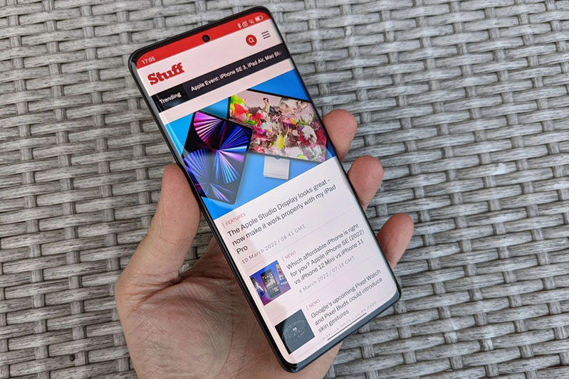 Samsung Galaxy S22 Ultra vs Xiaomi 12 Pro Màn hình của Xiaomi 12 Pro