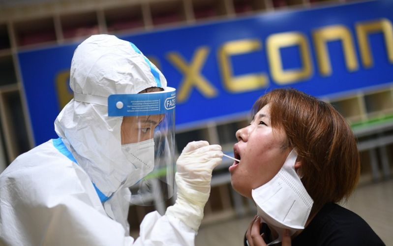 Foxconn dỡ bỏ các hạn chế do Covid tại nhà máy sản xuất iPhone chính