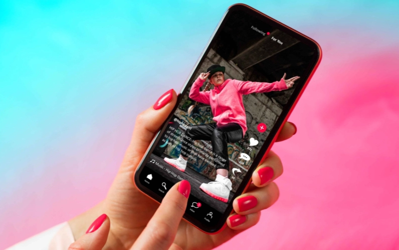 Mẹo dùng video TikTok đặt thành màn hình khoá trên iPhone Mẹo dùng video TikTok đặt thành màn hình khoá trên iPhone