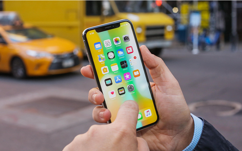 Giữ độ sáng màn hình quá cao trong thời gian quá lâu