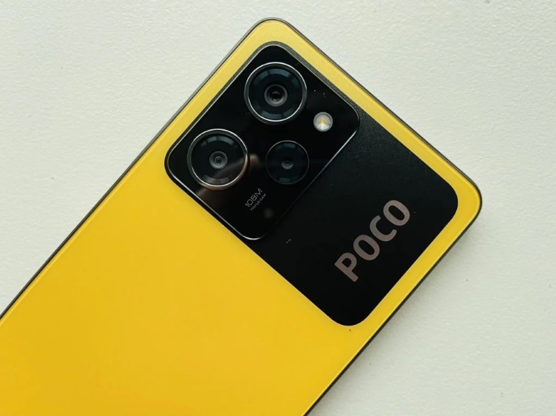 so sánh POCO X5 Pro, Redmi Note 12 Pro Cả hai sản phẩm có thiết kế khá tương đồng