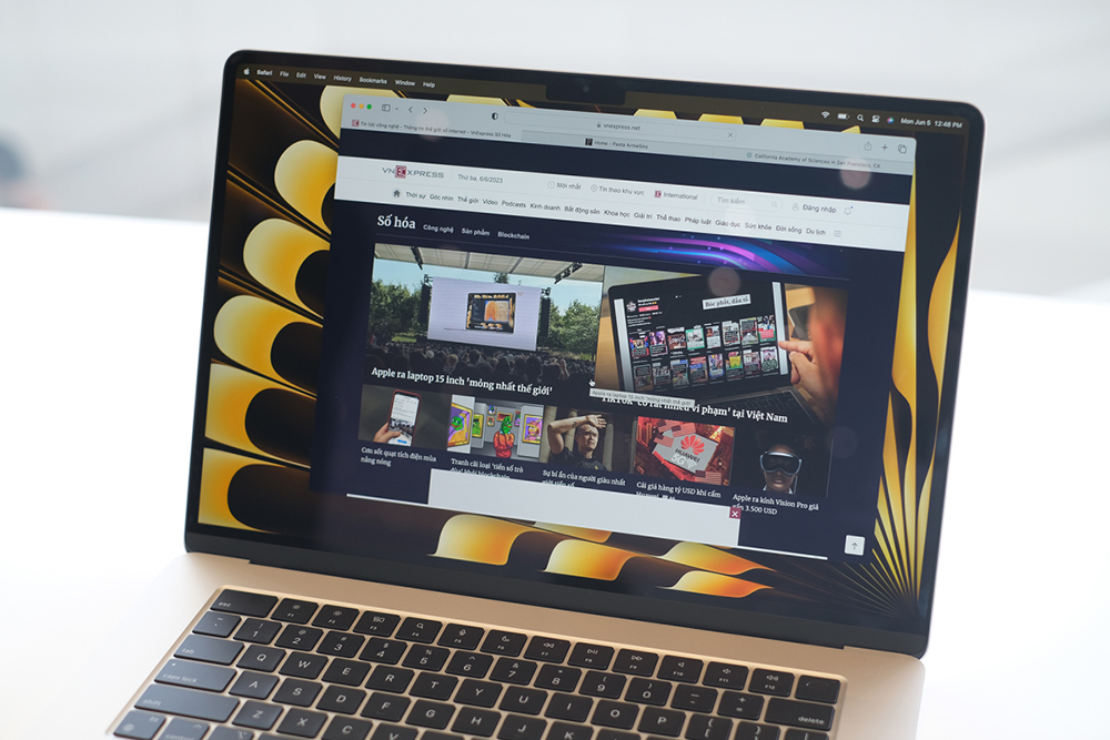 Màn hình Liquid Retina 15.3