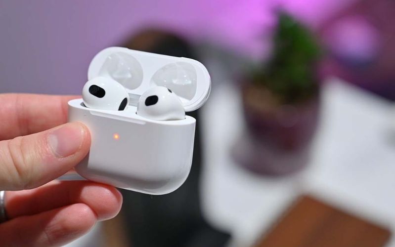 Cách sạc AirPods 3