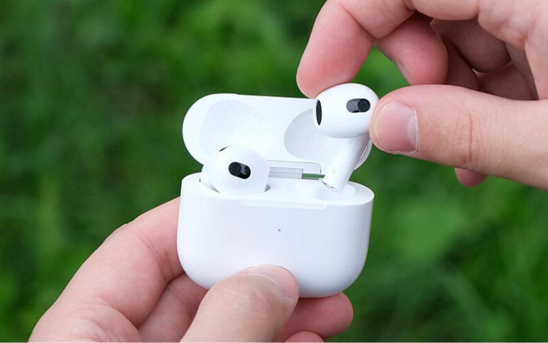 Cách sạc AirPods 3