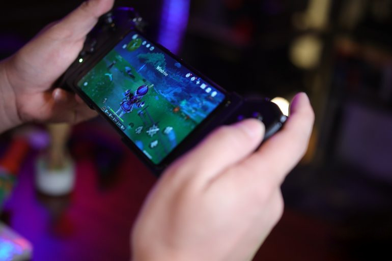 Tay cầm Asus ROG Kunai 3 Gamepad