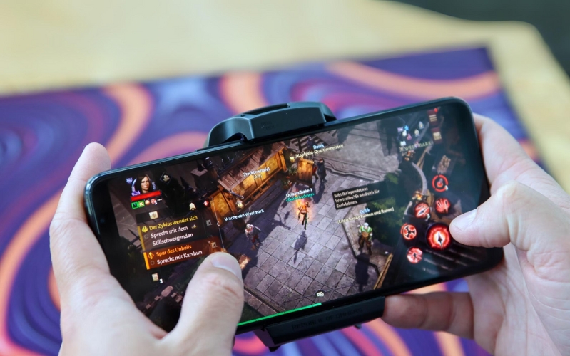 Chơi game cực đã với ROG Phone 7