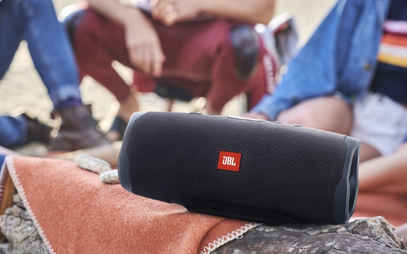 JBL Charge 4 có tổng thể âm thanh tốt hơn