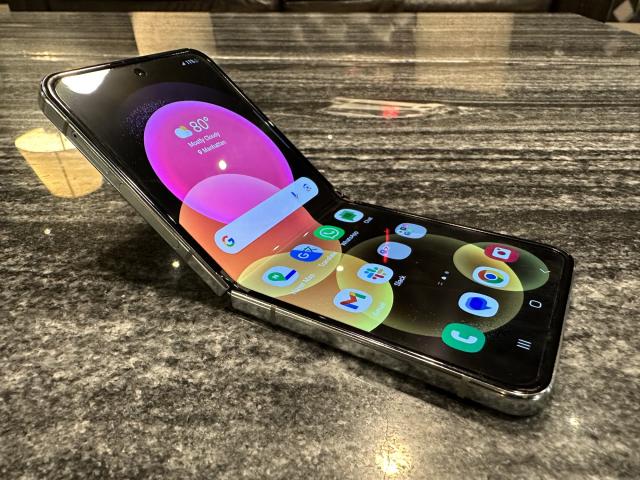 Samsung Galaxy Z Flip5 5G Cũ 