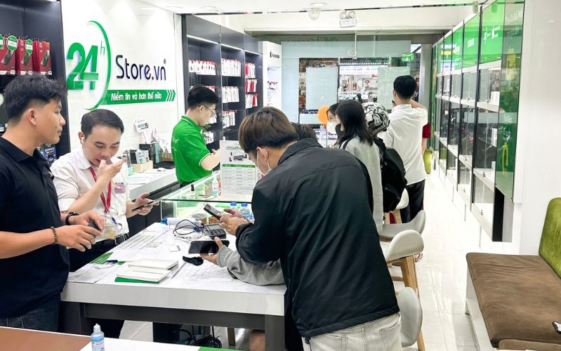 Những lý do mà khiến bạn an tâm khi chọn 24hStore để “xuống tiền” mua chiếc điện thoại của riêng mình