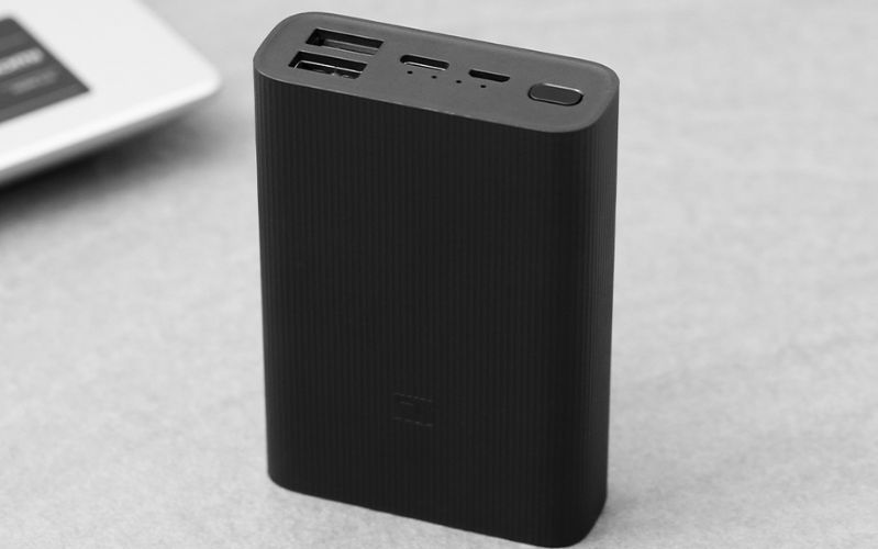 Sạc dự phòng Xiaomi Power Bank 3 10.000mAh Ultra Compact được tích hợp công nghệ chip IC. Cổng kết nối USB-C (Type-C) trên sạc dự phòng Xiaomi Power Bank 3 10.000mAh Ultra Compact có khả năng sạc nhanh hai chiều.