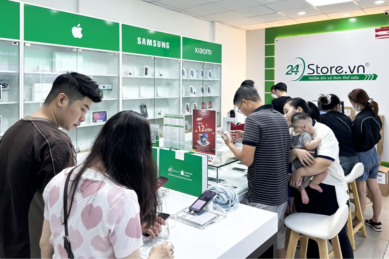 Sạc dự phòng Mophie Essentials 20.000mAh PD20W 2 USB-A 1 USB-C Mua ngay sản phẩm chất lượng cao tại 24hStore
