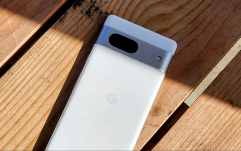 Smartphone để dưới ánh nắng mặt trời