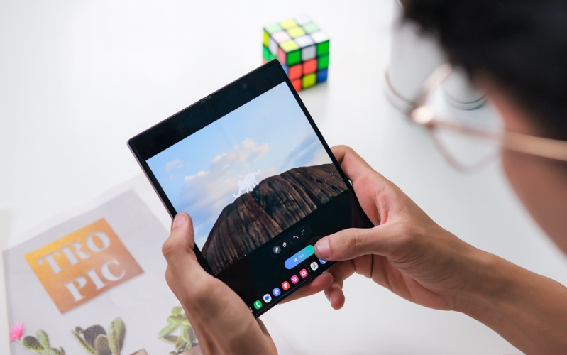 Galaxy Z Fold6 nổi bật với các tính năng độc đáo nhờ vào thiết kế màn hình gập của nó