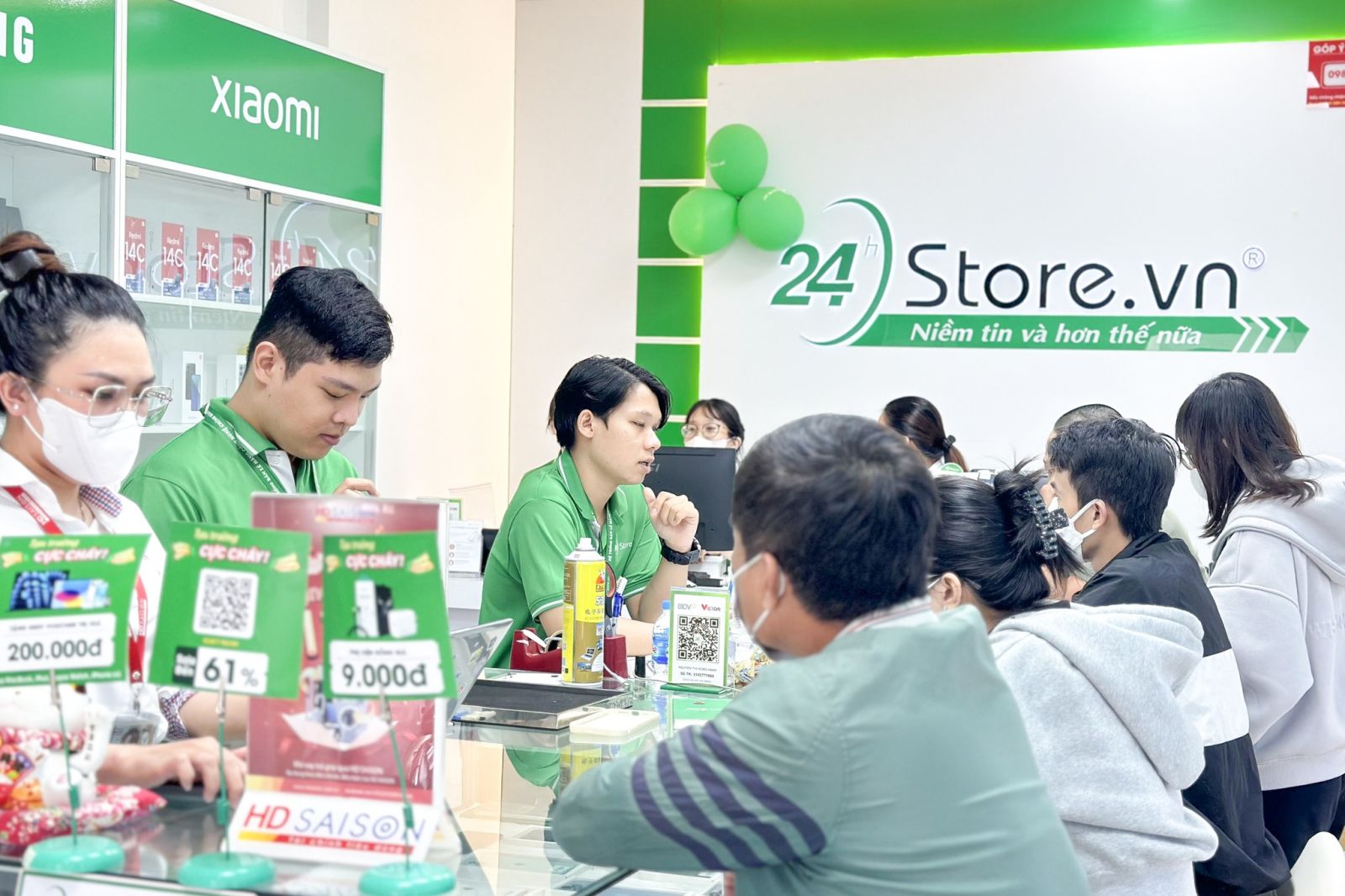 Đến 24hStore mua sạc chính hãng cực an tâm