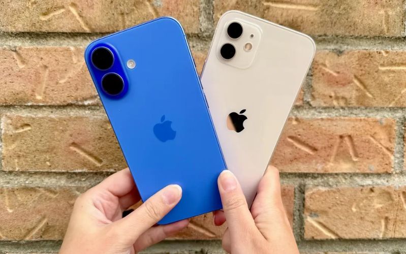 iPhone 12 và iPhone 16 