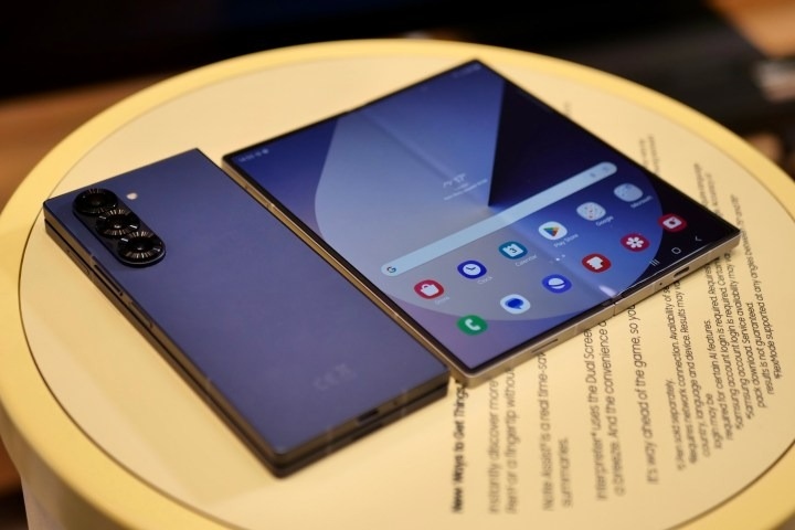 3.4. Màn hình chính Galaxy Z Fold6: Không gian hiển thị đỉnh cao cho công việc và giải trí