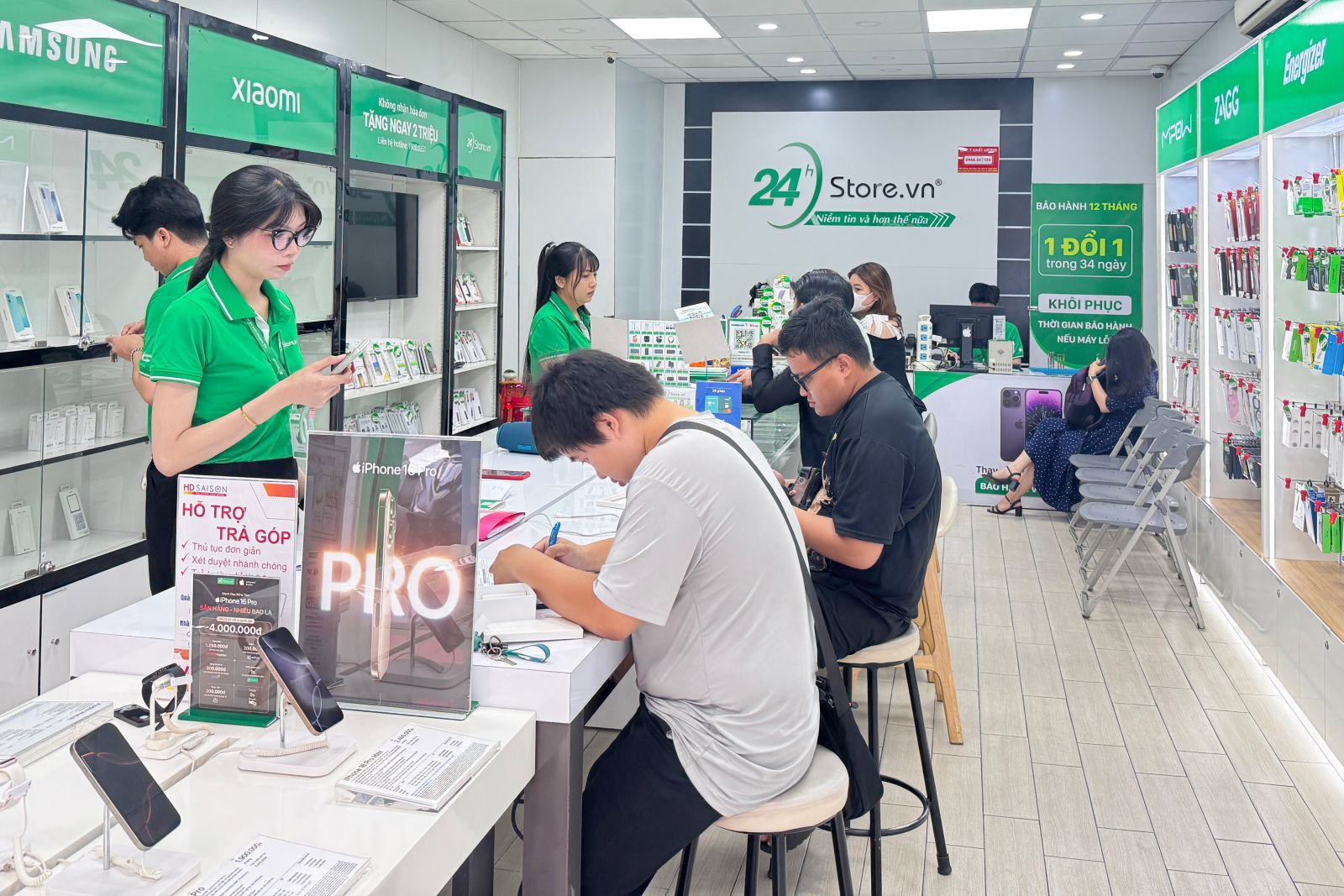 iphone-macbook-samsung-tai-24hstore-dong-loat-xuong-gia-chỉ-sau-mot-dem