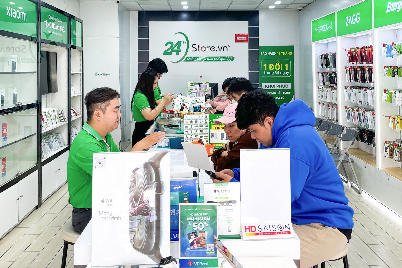 iphone-macbook-samsung-tai-24hstore-dong-loat-xuong-gia-chỉ-sau-mot-dem