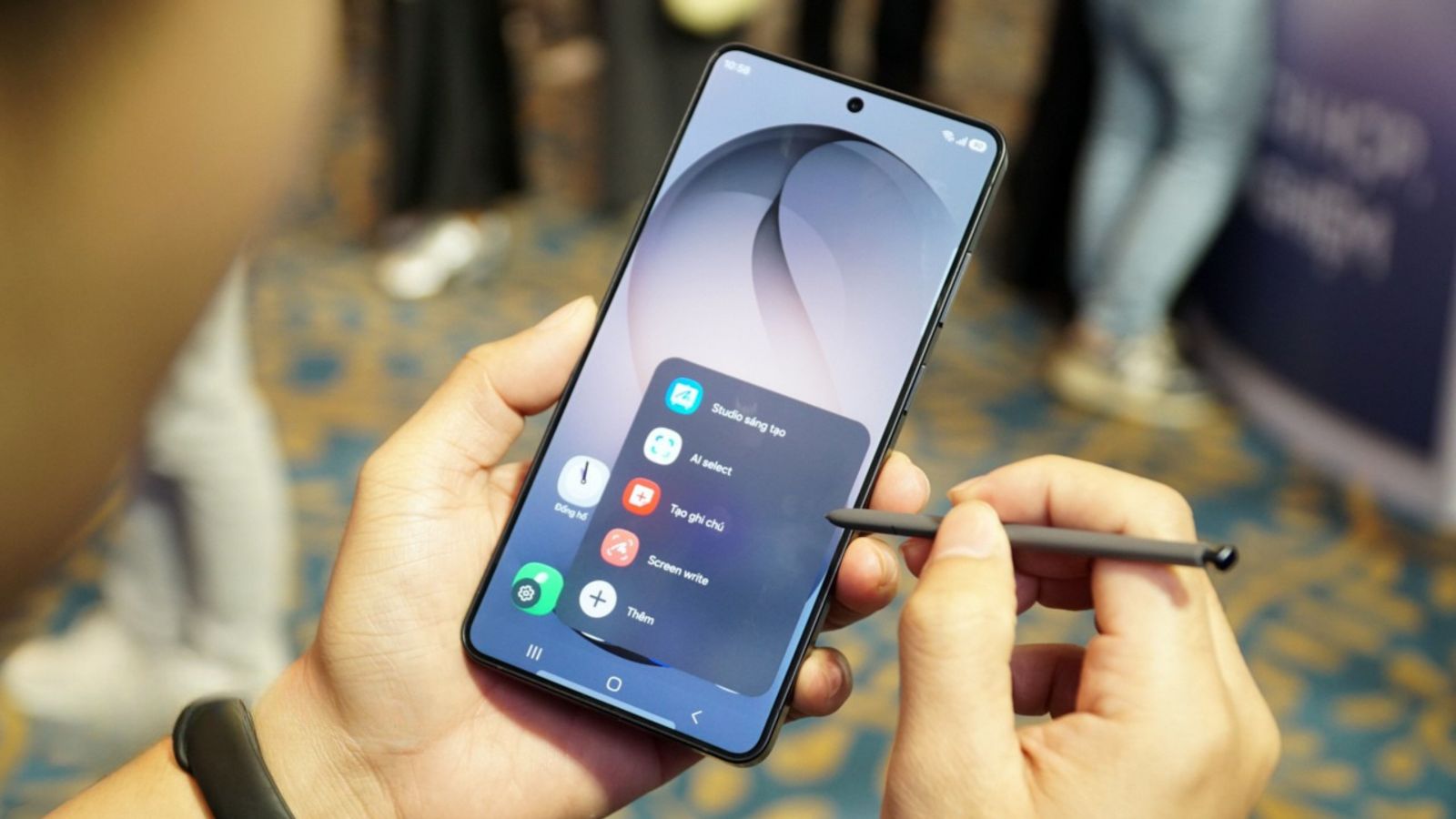 Cách bật chống nhìn trộm trên Galaxy S26 Ultra