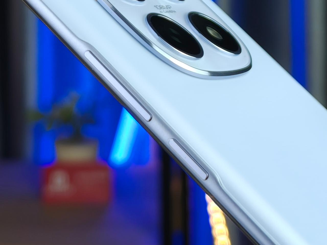 4.9. Âm thanh sống động hơn với loa kép, Dolby Atmos® và Hi-Res