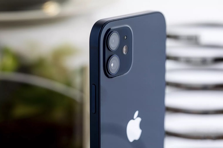 So sánh iPhone 11 và iPhone 12 Mini