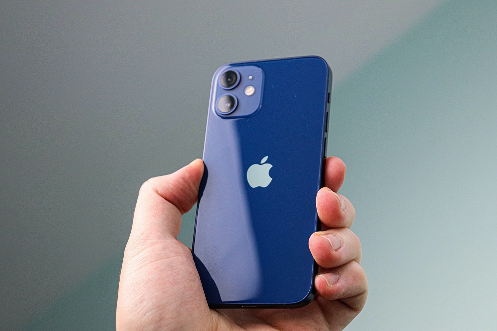 So sánh iPhone 11 và iPhone 12 Mini
