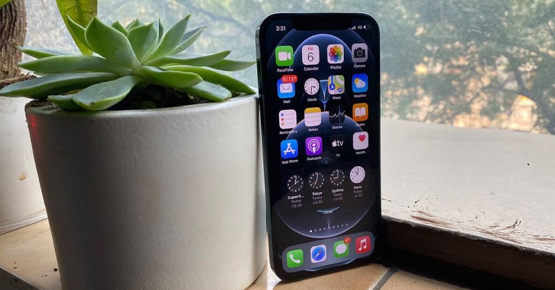 So sánh màn hình iPhone 11 và iPhone 12 Pro