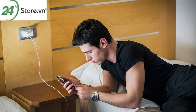 Tránh sử dụng điện thoại khi đang sạc pin