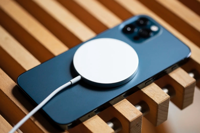 iPhone 13 Pro tích hợp công nghệ sạc MagSafe