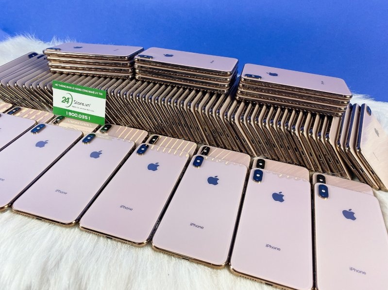 iPhone XS có mặt kính sáng bóng