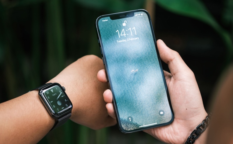 điều kiện để mở khóa iPhone bằng Apple Watch 