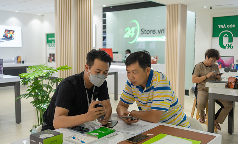 Cửa hàng 24hStore bán Samsung Fold4 và Google Pixel 6 Pro
