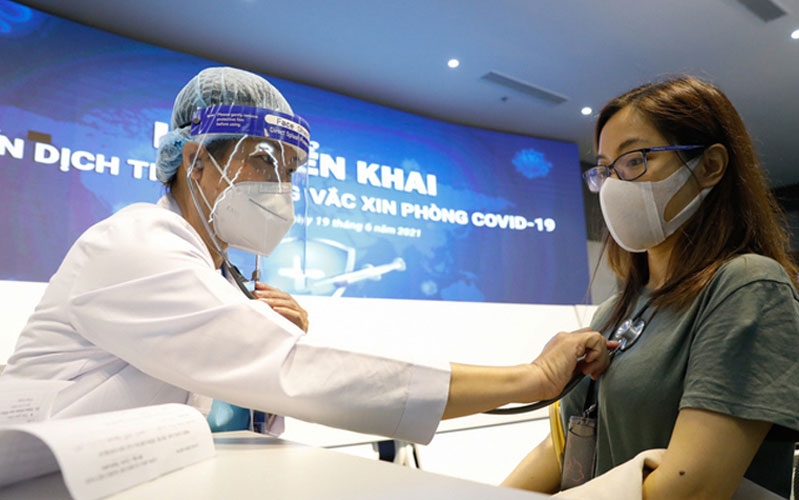 nhung ai khong nen tiem vaccine phong covid 