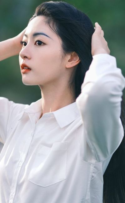 tạo dáng vuốt tóc