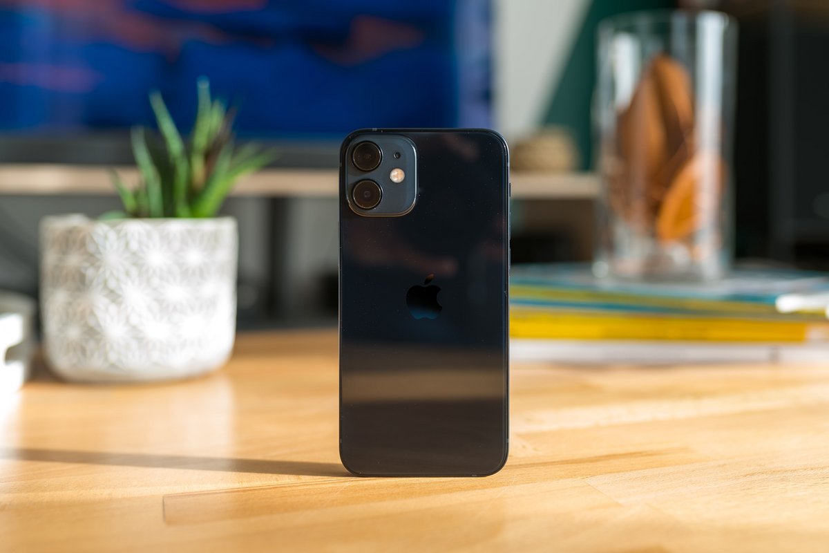 Có nên mua iPhone 12 Mini