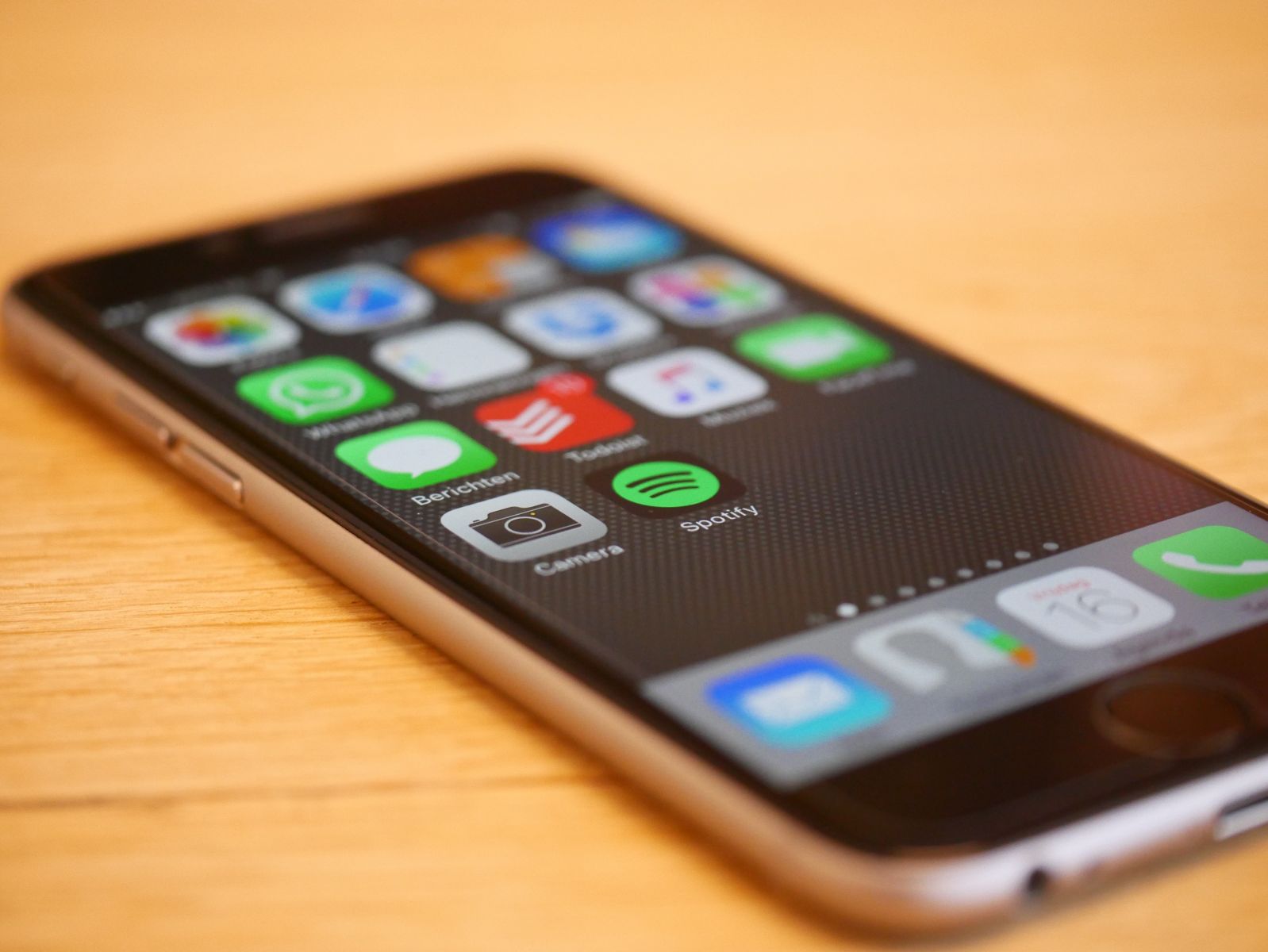 Apple iPhone 6S đánh giá: Màn hình sắc nét dia chi ban dien thoai iPhone 6s uy tin hcm hinh anh 3