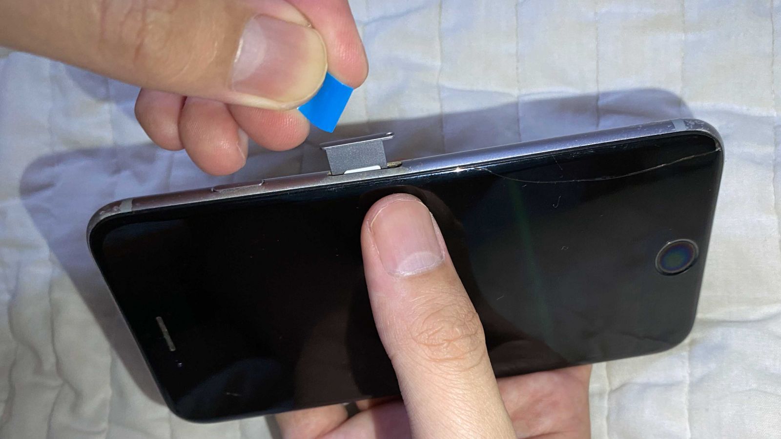 điện thoại bị kẹt khay sim