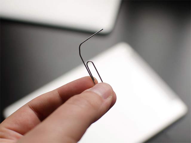 điện thoại bị kẹt khay sim