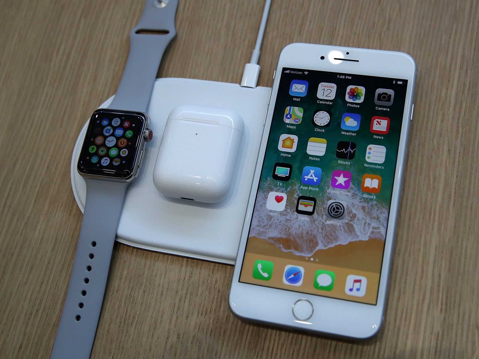 dien thoai iphone 8 lock 128 gb ra mat thiet ke moi tin vui hay buon hinh anh 1