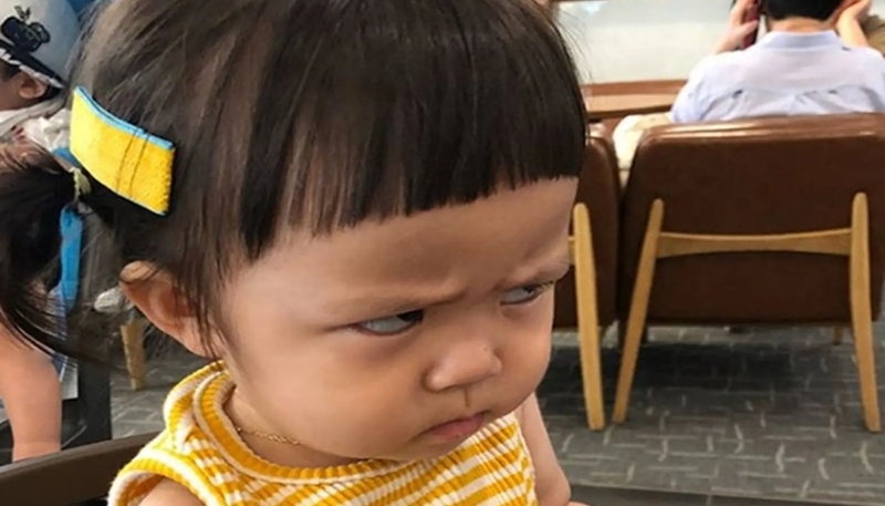 Hình nền em bé hài hước, dễ thương