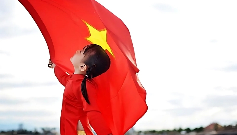 ảnh nền lá cờ việt nam tung bay sắc nét
