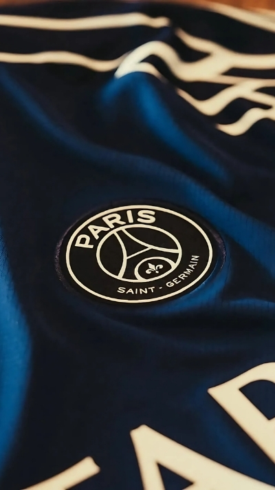 Áo đấu PSG cực kỳ sắc nét và sáng tạo