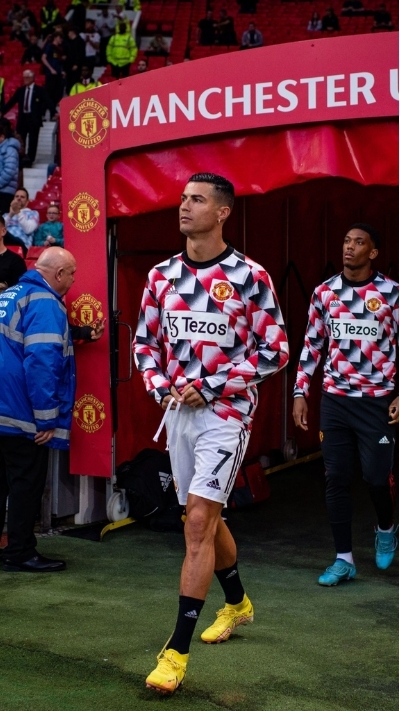 tải nhanh hình nền ronaldo ở mu cực ngầu