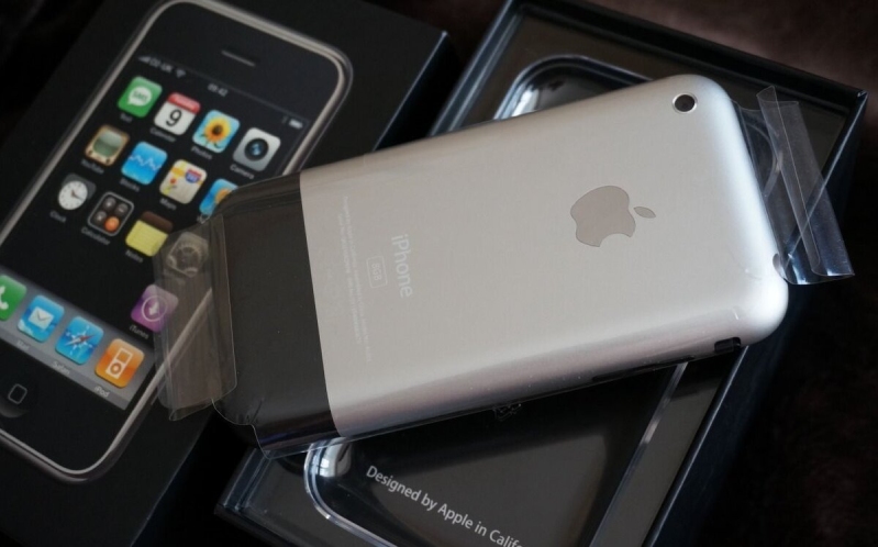 iPhone 2G nguyên seal giá hơn 800 triệu iPhone 2G nguyên seal giá hơn 800 triệu, chuyện thật như đùa!