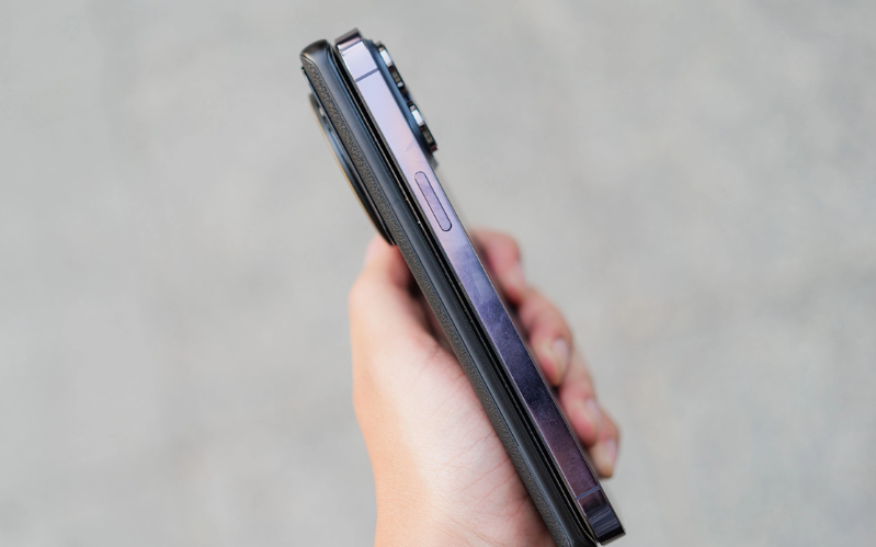Độ dày của iPhone 14 Pro vs. Xiaomi 12S Ultra Độ dày của iPhone 14 Pro vs. Xiaomi 12S Ultra
