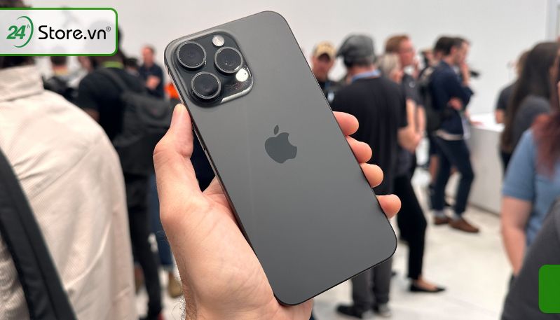 Những bất lợi về kích thước 6.7 inch iphone 15 promax có đáng lo ngại?