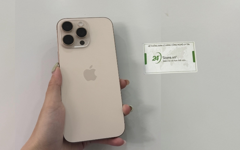 màu iphone 16 pro max titan sa mạc mới nhất